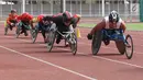 Sejumlah atlet WheelChair Racing Asian Para Games 2018 beradu cepat saat latihan di Stadion Madya, Kompleks GBK, Jakarta, Kamis (4/10). Asian Para Games 2018 berlangsung di Jakarta, 6-13 Oktober. (Liputan6.com/Helmi Fithriansyah)