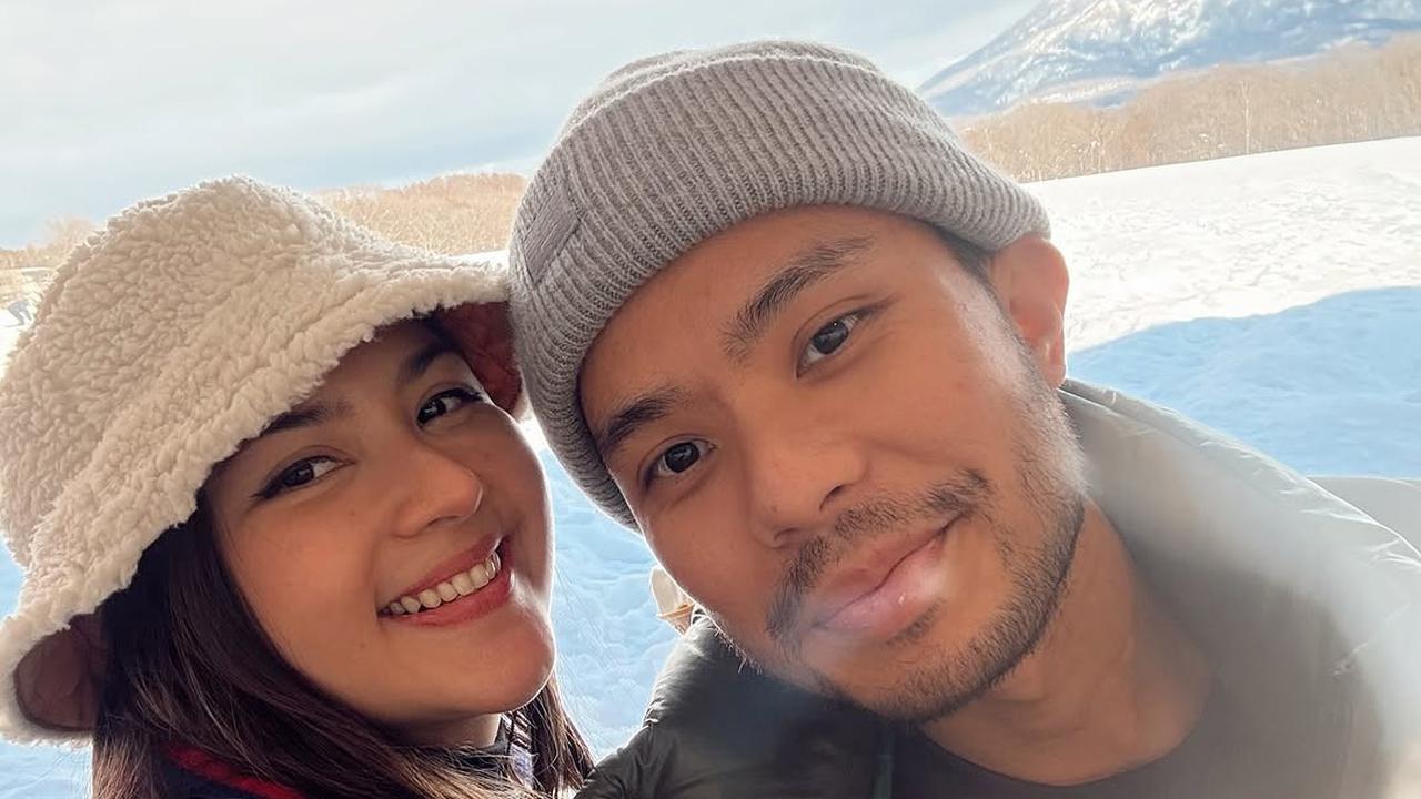Potret Jessica Mila Menikmati Salju Bertiga Bersama Kyarra dan Yakup Hasibuan di Niseko, Jepang