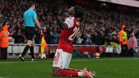 Winger Arsenal, Noni Madueke, berhasil menyumbangkan satu gol saat timnya membungkam Wigan Athletic pada pertandingan putaran keempat Piala FA 2025/2026 di Stadion Emirates, Senin (16/02/2026) malam WIB. (AP Photo/Maja Smiejkowska)