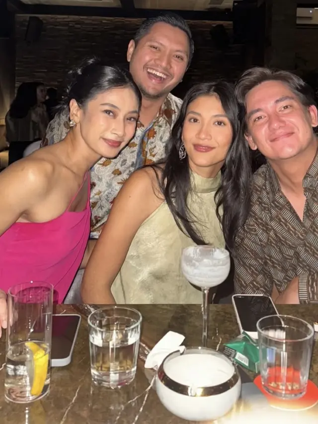 Gaya Couple Artis Hadir di Pernikahan Arbani Yasiz dan Raissa Ramadhani.