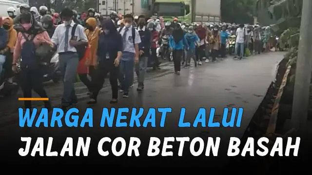 Banyak kendaraan yang menerobos jalan cor beton yang masih basah.