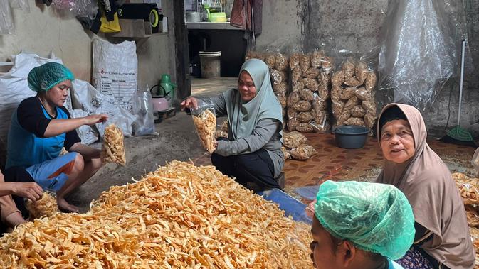 Keripik Cipuy Renyah, Usaha Rumahan yang Hidupkan Ekonomi Janda dan Lansia