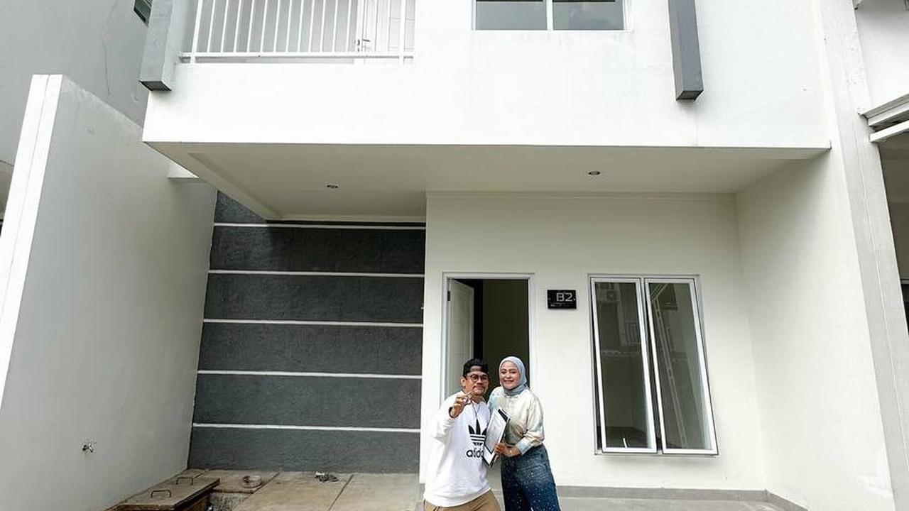 "Alhamdulillah Masyaallah Semoga rumah ini menjadi rumah yang berkah buat saya dan keluarga. amiin," tulis Ebel di instagramnya.