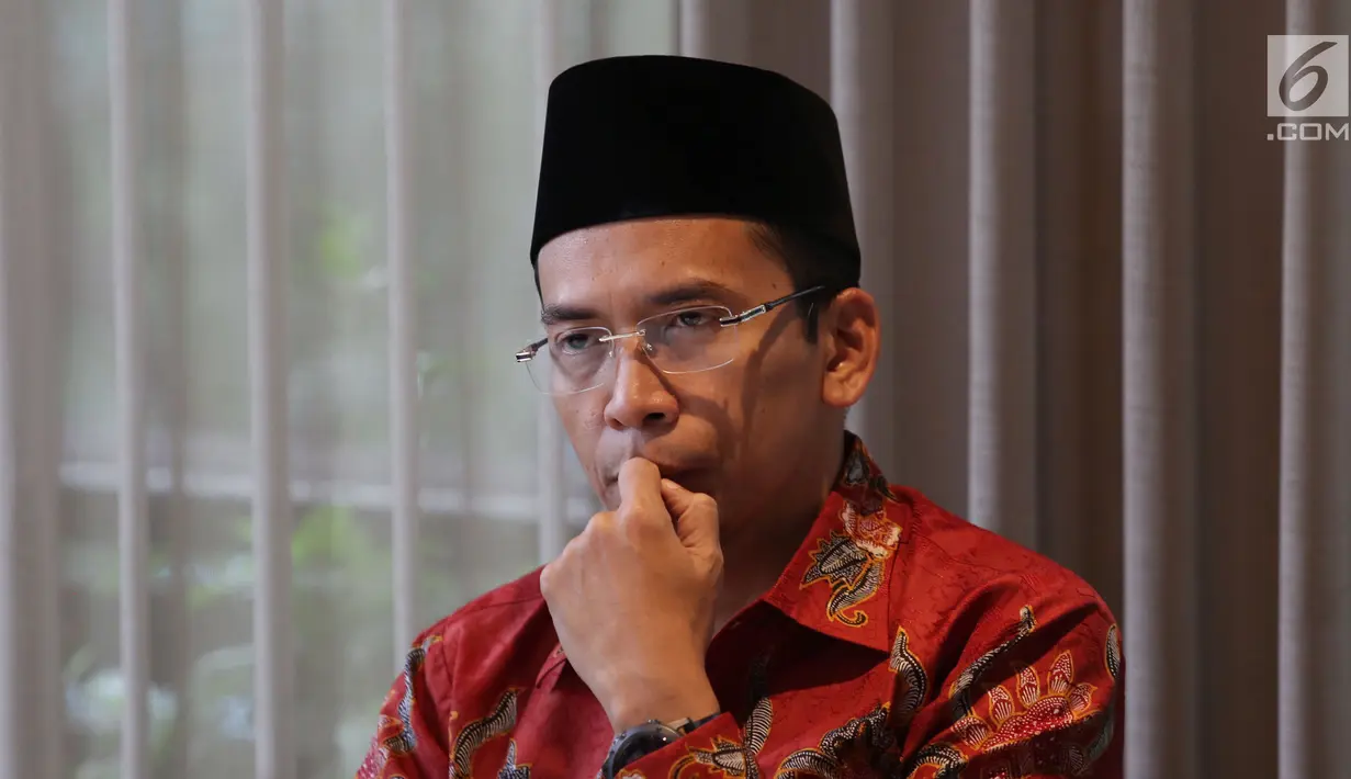 Ekspresi mantan Gubernur Nusa Tenggara Barat (NTB), TGB Muhammad Zainul Majdi saat konferensi pers klarifikasi pemberitaan di Jakarta, Rabu (19/9). TGB diduga menerima gratifikasi terkait saham PT Newmont Nusa Tenggara. (Merdeka.com/Imam Buhori)