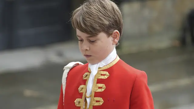 Tampannya Pangeran George Jadi Pendamping Raja Charles di Upacara Penobatan