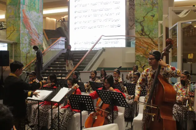Diselingi Peragaan Busana