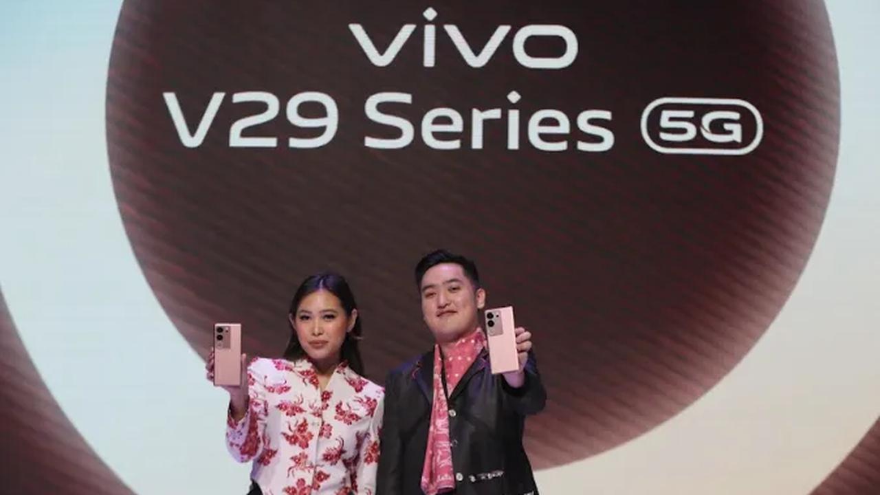 Tersedia dalam tiga pilihan warna, vivo V29 dibanderol dengan harga Rp6.999.000 untuk varian 12GB + 8GB Extended RAM dengan 512GB ROM dan Rp5.999.000 untuk varian 8GB + 8GB Extended RAM dengan 256GB ROM.