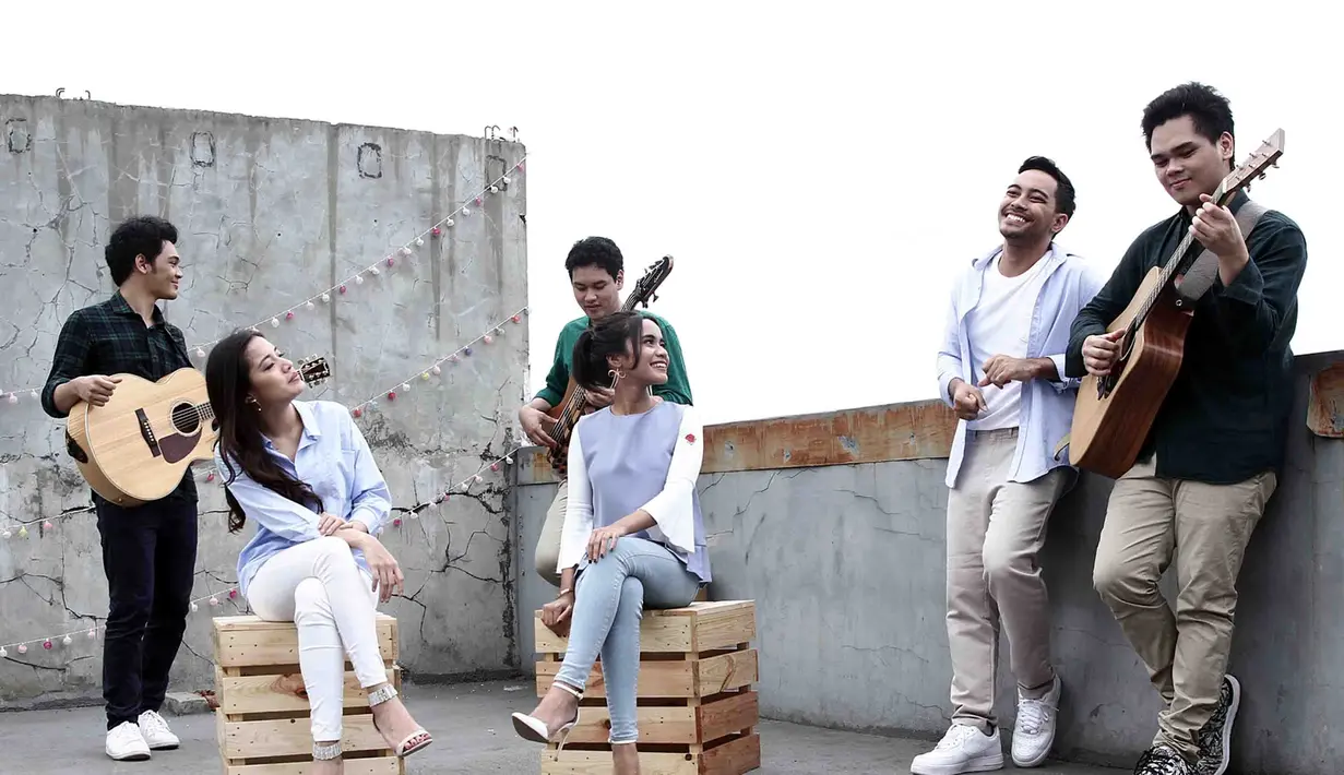 "Bukan hanya filmnya saja, saya ingin adanya sinergi yang kuat antara film dan musiknya. Bisa dibilang, keduanya tidak terpisahkan," ucap Ernest Prakasa ditemui di kawasan Cempaka Putih, Jakarta Pusat, Selasa (29/11/2016). (Deki Prayoga/Bintang.com)