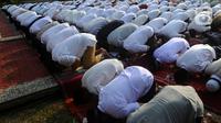 Sholat Istisqa ini dimulai pada pukul 07.00 – 07.45 WIB. (merdeka.com/ Arie Basuki)