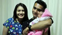 Ricky Harun mengaku masih tak percaya kini sudah menjadi seorang ayah dengan kehadiran bayi cantik, Mikaila Akyza Pratama.