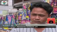Jelang pergantian tahun banyak bermunculan penjual terompet. Salah satunya Supardi yang terompetnya tak kalah indah dan laris dipasaran.