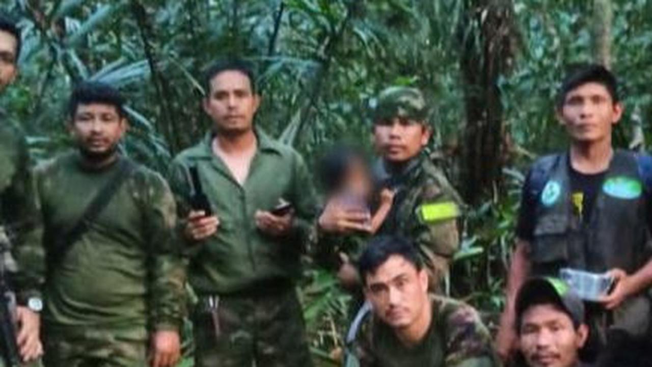 Tiga pekan setelah kecelakaan pesawat, tentara menemukan popok dan sepatu, dan mengklaim mereka telah melewati dalam jarak 100m dari anak-anak itu. Kemudian Pada 17 Mei, tentara menemukan sebuah kemah, dibuat dari batang kayu.