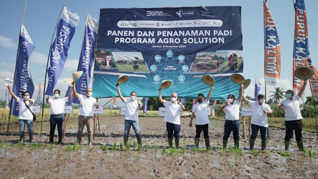 Direktur Utama Pupuk Indonesia Bakir Pasaman saat melakukan pencanangan program Agro Solution