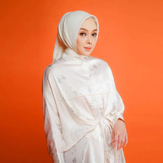 Rilis Busana Muslim, Ini 7 Pemotretan Terry Putri yang Makin Menawan