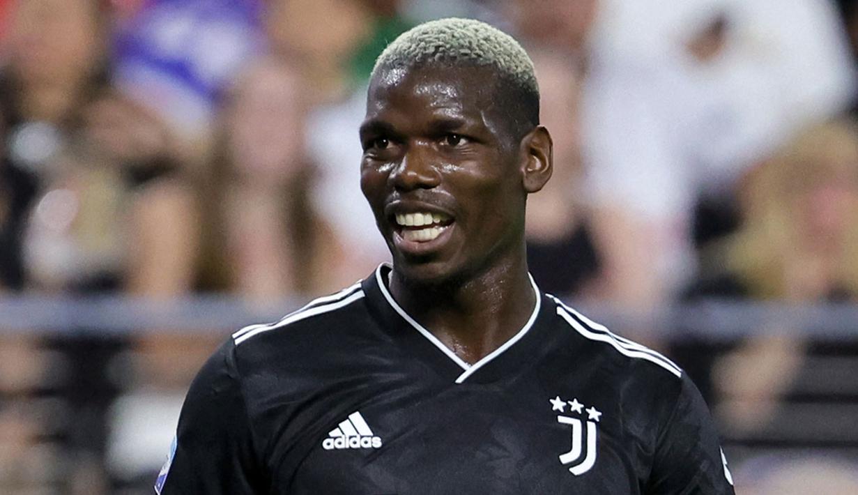 Paul Pogba memilih meninggalkan Old Trafford setelah kontraknya habis. Ia memutuskan untuk kembali ke Juventus setelah berpisah dengan MU. Pemain berusia 29 tahun tersebut sebelumnya pernah membela Juventus selama empat tahun antara 2012 sampai 2016. Pogba kembali ke Allianz Stadium dengan status bebas transfer. Gelandang asal Prancis tersebut dikontrak jangka panjang dengan durasi selama empat tahun. (AFP/Ethan Miller)