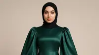 Mau Tampil Selaras tapi Simple? Gunakan Warna Netral atau Pastel untuk Hijab dan Long Dress