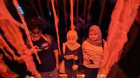 Pengunjung wahana rumah hantu Kampung Sunyi Suwirjo. (dok. Liputan6.com/Pramita Tristiawati)