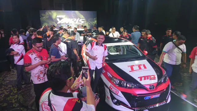 Sejumlah member komunitas Toyota Yaris Club Indonesia dipeluncuran new Yaris.
