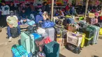 Para calon penumpang menunggu waktu keberangkatan di Agen Bus Pondok Pinang, Jakarta Selatan, Sabtu (14/3/2026). (merdeka.com/Arie Basuki)