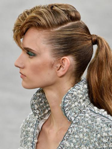 Chanel Couture Hair Rockabilly Ponytail Era 80an Yang Tomboy Beauty Fimela Com