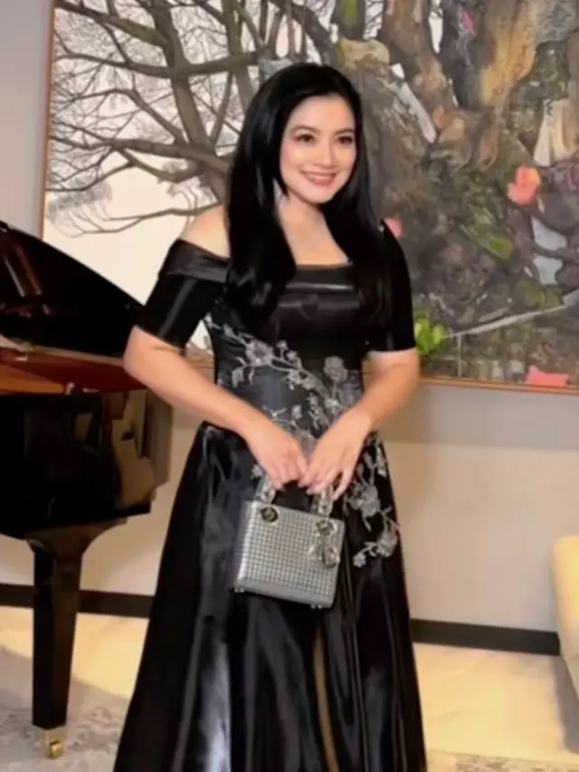 Titi Kamal di Resepsi Syifa Hadju dan EL Rumi. [@titi_kamall]