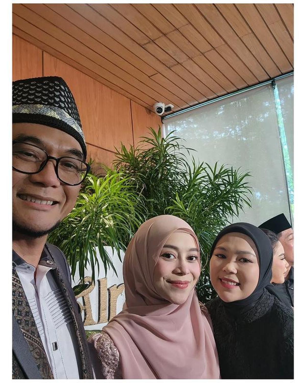 6 Potret Lesti Kejora di Pertunangan Rara LIDA, Menawan Kenakan Kebaya Pastel