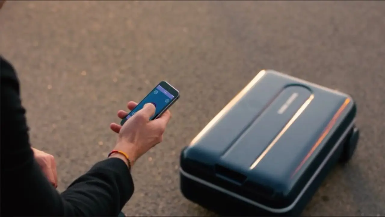Travelmate, Koper Robot Otonomos yang bisa dikendalikan melalui smartphone. Kredit: Travelmate