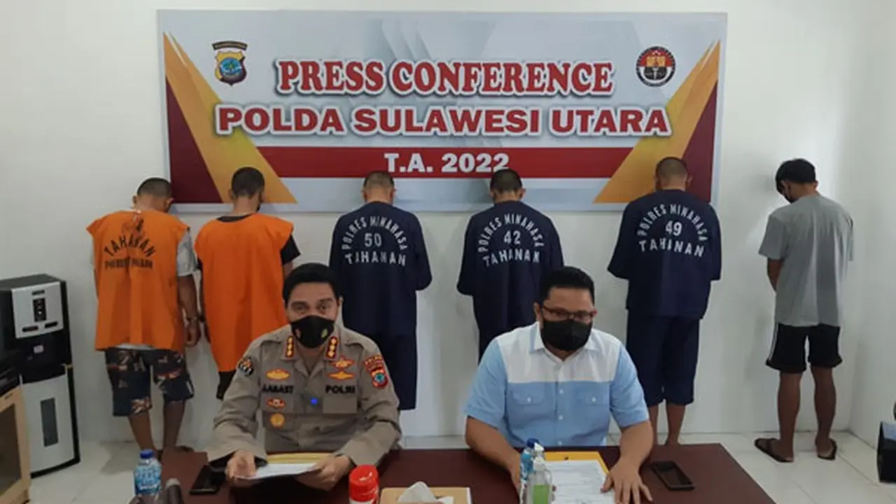 Abast didampingi Siahaan saat menggelar jumpa pers pengungkapan kasus curanmor.