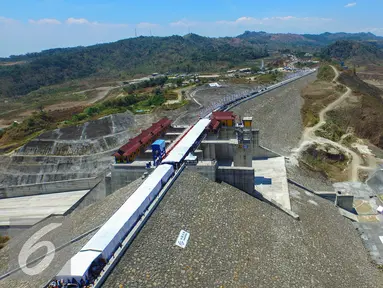 Suasana lokasi Waduk Jatigede di Sumedang, Jawa Barat, Senin (31/8/2015). Bendungan ini akan ditutup mulai senin ini dan diperkirakan akan menggenangi lebih kurang 4.000 ha selama satu tahun. (Liputan6.com/Faizal Fanani)