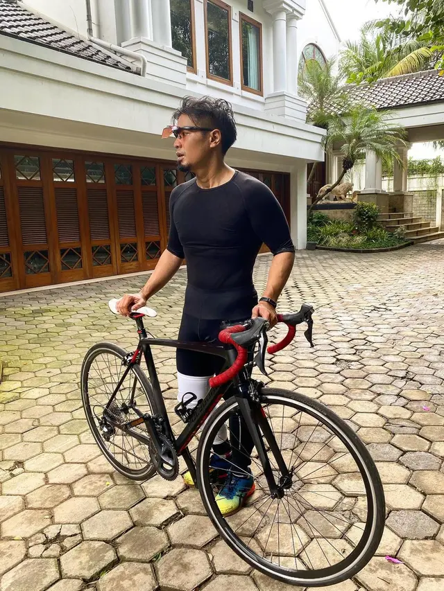 Sempat Berbobot 90 Kg, Ini 6 Potret Terbaru Bams yang Makin Ramping