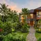 10 Inspirasi Fasad Rumah Bernuansa Resort Tropis, Tampil Mewah dan Alami