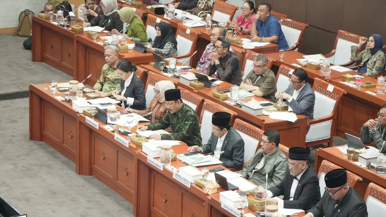Menteri Sosial Republik Indonesia, Saifullah Yusuf, menghadiri rapat kerja bersama Komisi VIII DPR RI, Kamis (10/7/2025). (Foto Kemensos)