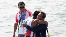 Atlet kano Indonesia, Maizir Ryondra, melakukan selebrasi usai tampil pada nomor Men's K1 1000 meter SEA Games 2019 di Subic Bay, Filipina, Jumat (6/12/2019). Maizir berhasil meraih medali emas dengan catatan waktu 3 menit 55,841 detik. (Bola.com/M Iqbal Ichsan)