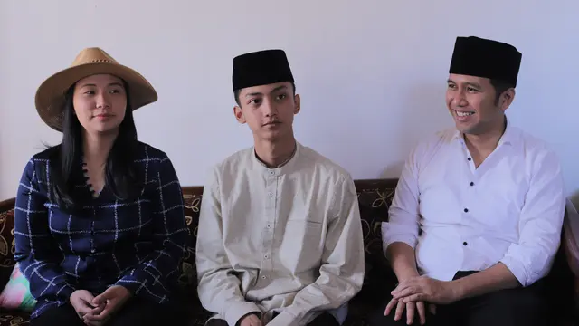 [Fimela] Emil Dardak Syuting film The Santri