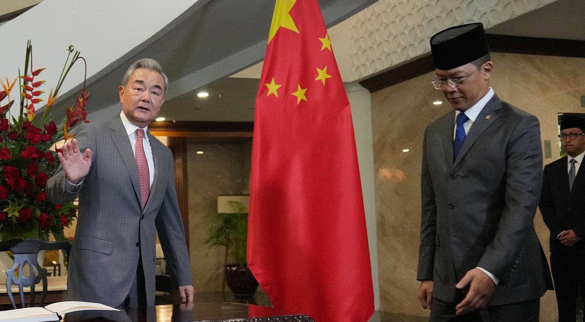 Menlu Sugiono dan Menlu Wang Yi Bertemu Bahas Kerja Sama Indonesia China