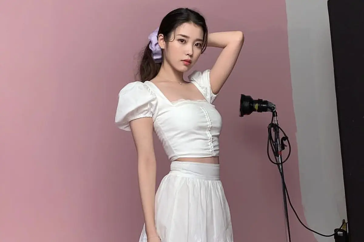 IU