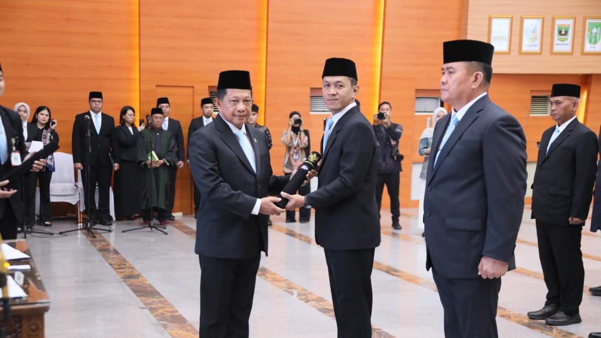 Mendagri Lantik Sejumlah Pejabat, Tegaskan Loyalitas Harus Sejalan dengan Prestasi