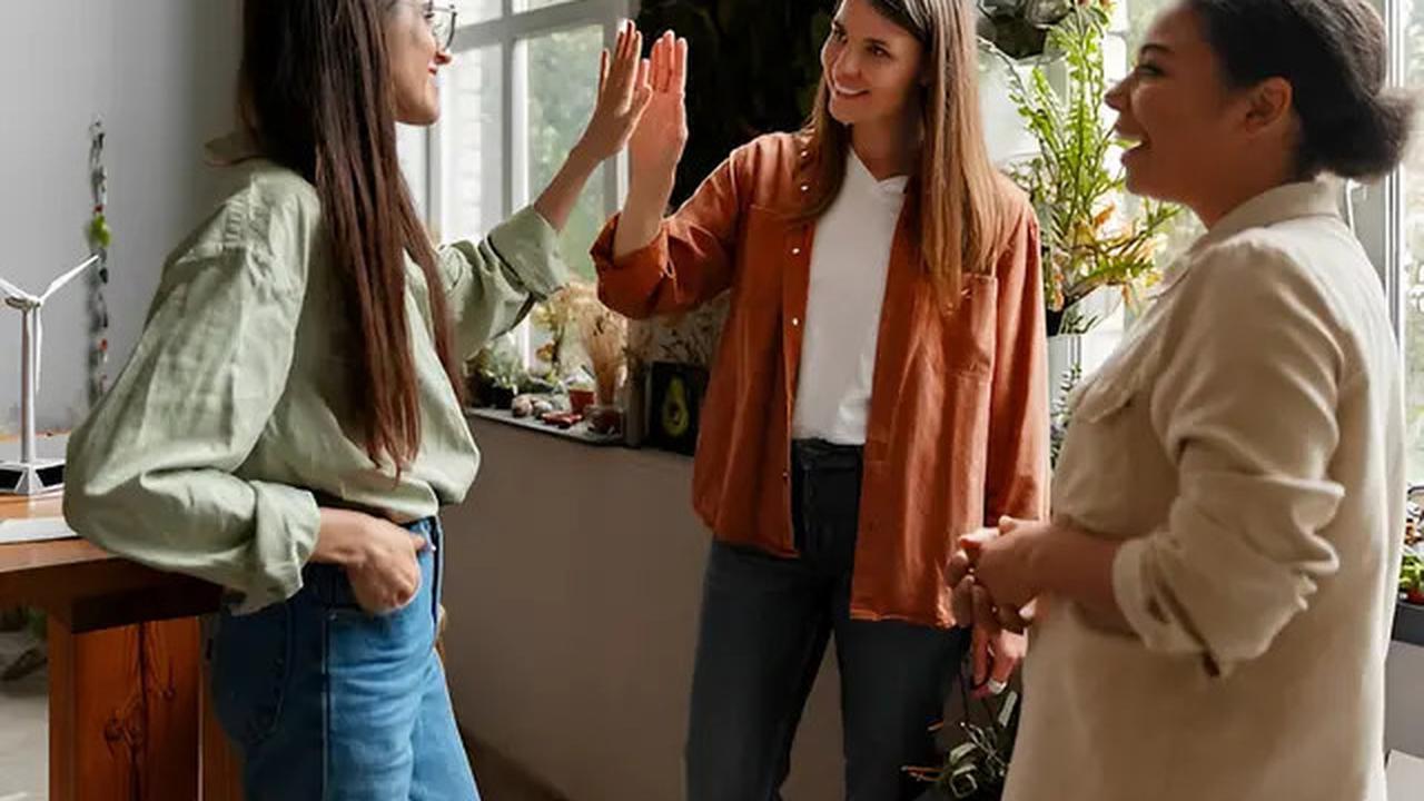 4 Tanda Love Bombing dalam Pertemanan Seperti Ini Tak Boleh Kamu Abaikan