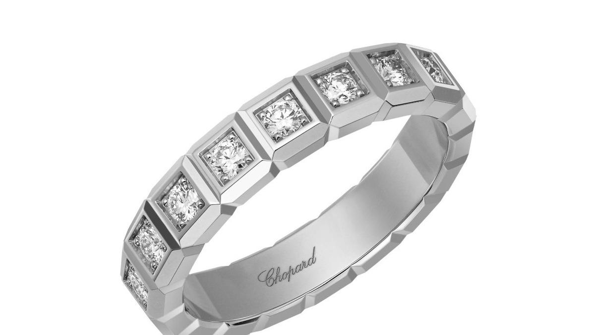 6 Model Cincin Emas Putih Wanita Terbaru yang Ngetren di 2025, Gaya Mewah dan Elegan