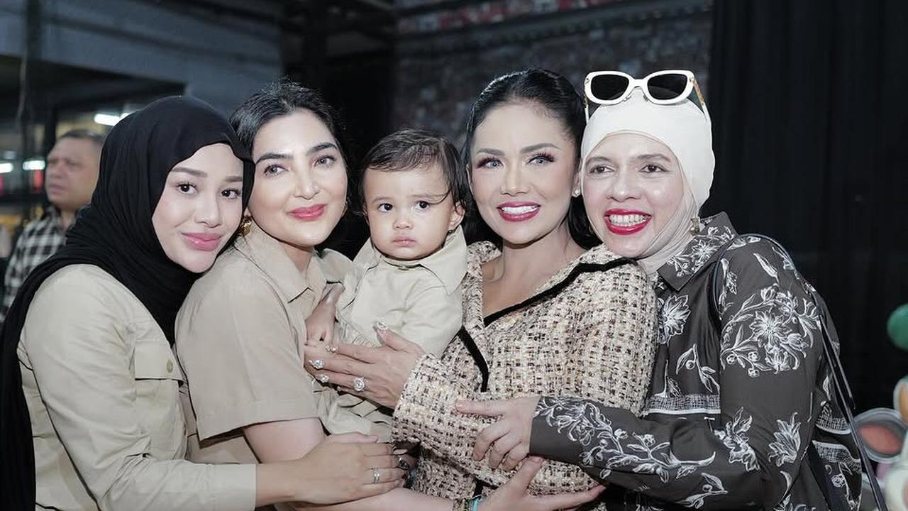 Potret Bahagia Aurel Hermansyah Bisa Satukan Ibu Kandung, Sambung hingga Mertua dalam Satu Frame saat Ulang Tahun Ameena