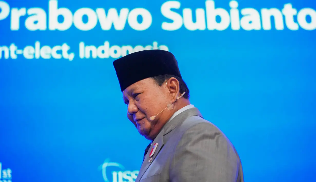 Menteri Pertahanan sekaligus Presiden Republik Indonesia terpilih, Prabowo Subianto saat memberikan pidato khusus pada KTT Shangri-La Dialogue ke-21 di Hotel Shangri-La di Singapura, Sabtu, 1 Juni 2024. (AP Photo/Vincent Thian)