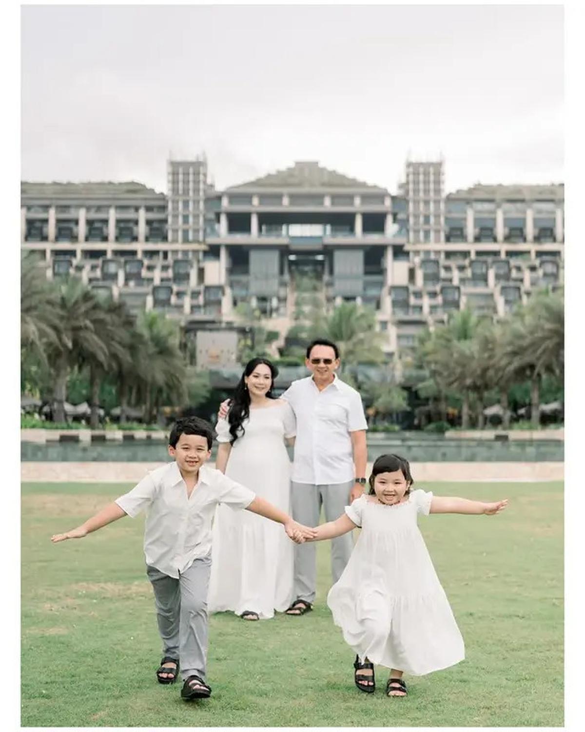 6 Potret Baby Bump Puput Nastiti Devi Istri Ahok, Dikabarkan Hamil Anak Ketiga