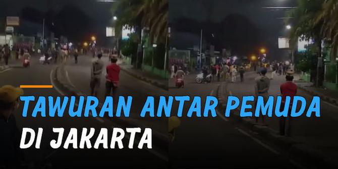 VIDEO: Ngeri, Tawuran Antar Pemuda Kembali Terjadi Di Jakarta