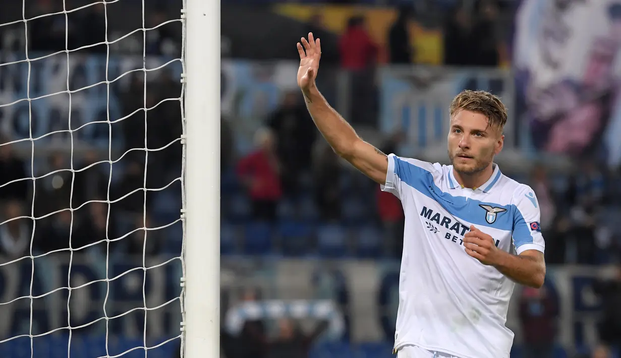 Bersama Lazio, Immobile begitu produktif dengan catatan 41 gol musim lalu. Musim ini saja ia sudah menorehkan 8 gol dari 11 kali bermain. (AFP/Tiziana Fabi)