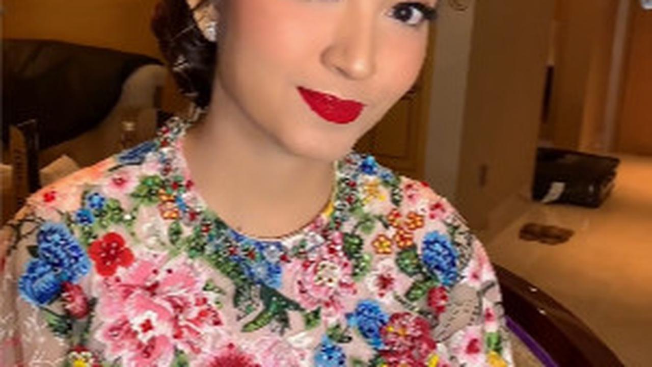 "Makeup tipis-tipis untuk Ibu Cawapres🥰," tulis akun hepidavid, perias Selvi Ananda. <br>