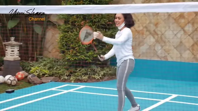 7 Momen Seru Yuni Shara Main Ke Rumah Krisdayanti, Main Badminton Bareng