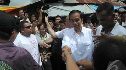 Kedatangan Jokowi di Pasar Tomohon langsung menjadi pusat perhatian, Manado, Sabtu (9/4/2014) (Liputan6.com/Herman Zakharia).