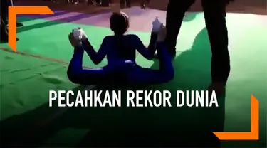 Seorang gadis berusia 10 tahun memecahkan dua rekor dunia. Rekor tersebut ia dapatkan dari aksi menggelinding dengan pose yoga Dhanurasana.