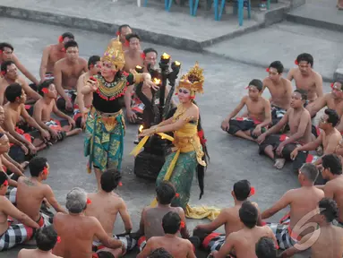 Tari Kecak bukan hanya terkenal di Indonesia tetapi juga dunia, Bali (31/8/2014) (Liputan6.com/Herman Zakaria)