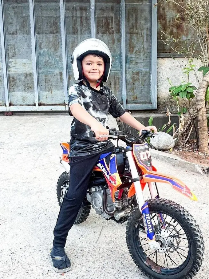 El Barack naik motor trail kecil